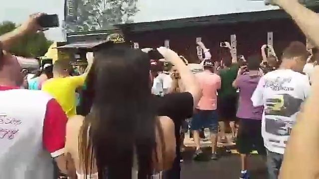 Огромная стена динамиков!!! смотреть онлайн