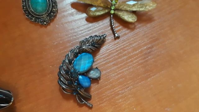 ТАНЯ ПОКАЗАЛА СВОИ УКРАШЕНИЯ ИЗ НАТУРАЛЬНЫХ КАМНЕЙ. смотреть онлайн