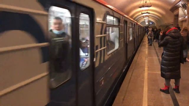 81-717/714.5М Перекраска Московский транспорт и 81-714.5М На станции Новокузнецкая смотреть онлайн