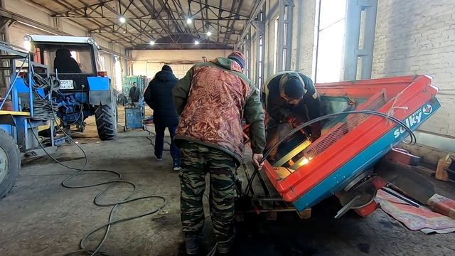 Сельская мастерская! Зимний ремонт полным ходом! Как в муравейнике... смотреть онлайн