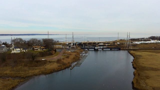 Old Bridge, NJ - Cheesequake Creek (4K) смотреть онлайн