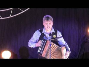 Эх, Заволокин! Разведёт меха гармошка,  запоёт душа, заплачет и о чём-то заболит.