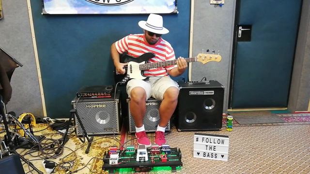 Johnson Jazz Bass/Regent VM30B/Hartke TX600/HX112/HD500 смотреть онлайн