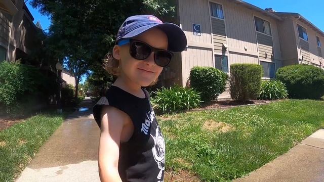 Беговел или самокат? Что выбрать ребенку в 3-4 года? смотреть онлайн