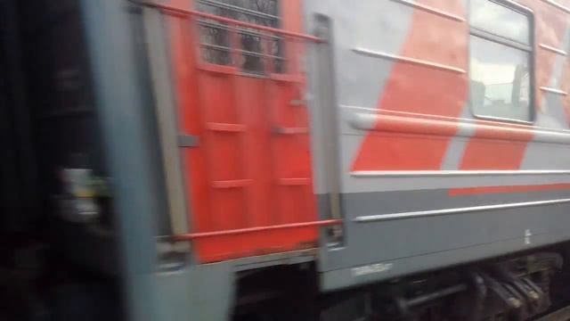 Электровоз ЭП1-362 с пассажирским поездом Саратов-Москва г. Саратов смотреть онлайн