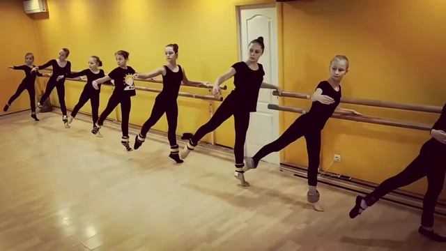 Упражнения у станка.Экзерсис. смотреть онлайн