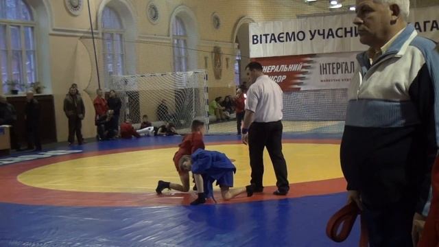 Косяк Роман - Гордиенко Станислав. - 31 кг. Чемпионат Киева по самбо. 5 декабря 2015. смотреть онлайн