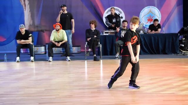 semifinal bboy Maks ON vs Тайлунг - брейкданс чемпионат г.Москва - брейкданс чемпионат г.Москва смотреть онлайн