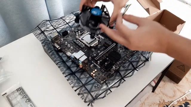 my first pc build (i3-9100f, Tecware forge M, MSI b365m-pro-vh) смотреть онлайн
