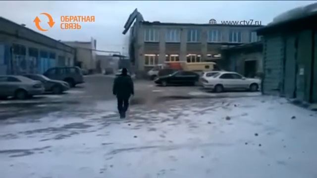 Кто должен заплатить за ремонт машины, если ее повредил упавший с крыши дома шифер? смотреть онлайн