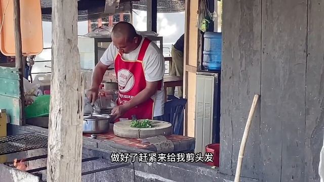 我的老挝农村生活，今天让她们带我出去剪个头发 смотреть онлайн