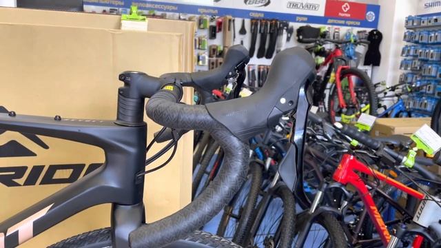 Обзор Giant Revolt Advanced 3 (2022) стильный гревел байк, с профессиональным оборудованием смотреть онлайн
