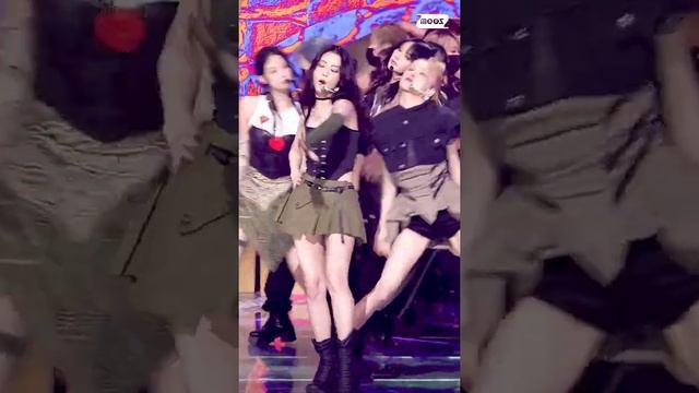 [인기가요] BLACKPINK (블랙핑크) ROSE - PINK VENOM Mirrored Fan Cam