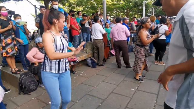 Salieron volando Mira porque 💥💣 смотреть онлайн