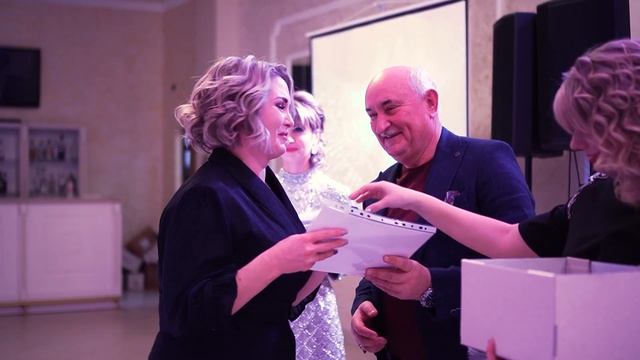 Уже 30 лет компания Авенир одна из лучших дистрибьюторов России! смотреть онлайн