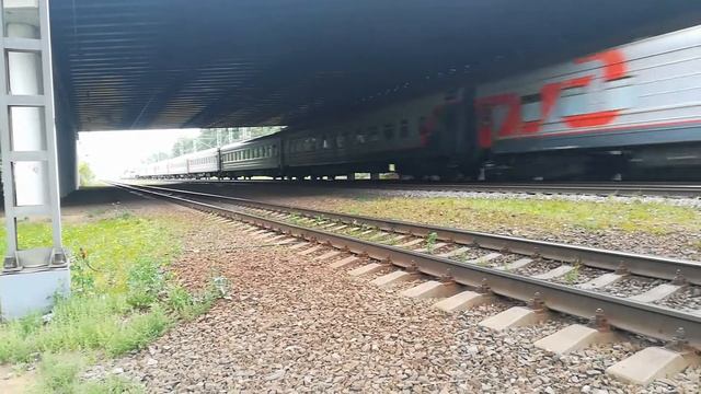 ЭП2К-158 на главном ходу Октябрьской железной дороги.. смотреть онлайн