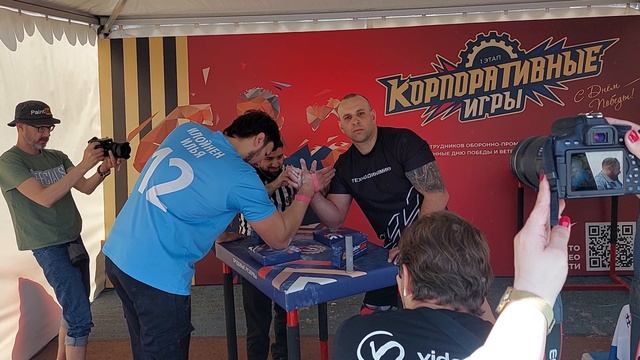 Соревнования по армрестлингу (рукоборие). Полуфинал.