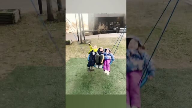 Прогулка в лесу с детьми и сачками. Бабочки. Счастье. Мы. Семья смотреть онлайн