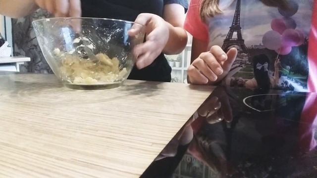 Шоколадно-банановый кекс. Готовим с подругой! 1 часть смотреть онлайн