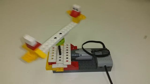Карусель для птичек Lego WeDo смотреть онлайн