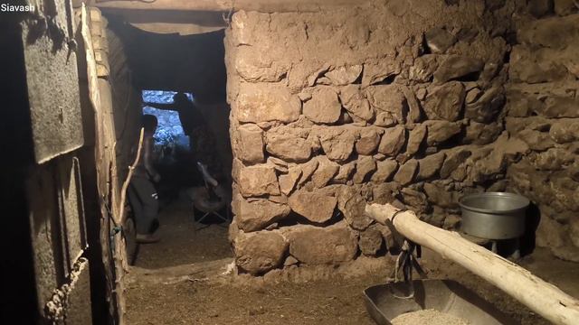 Nomadic Life: Sourcing Building Materials with Amin and His Family" смотреть онлайн