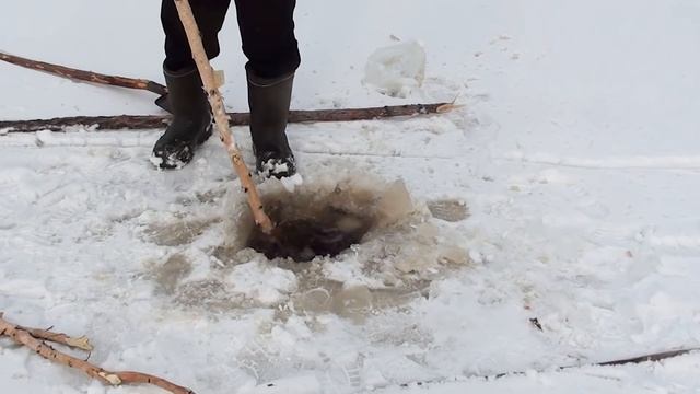 Таежная подледка промысловиков / Рыбалка смотреть онлайн