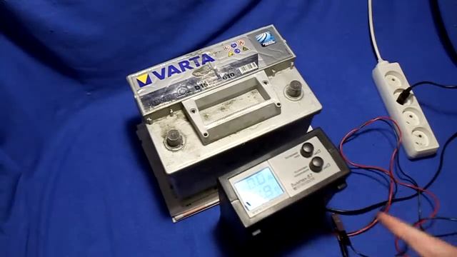 (-20°) ЗАРЯДКА АККУМУЛЯТОРА НА МОРОЗЕ. Сколько берет холодный АККУМУЛЯТОР?? смотреть онлайн