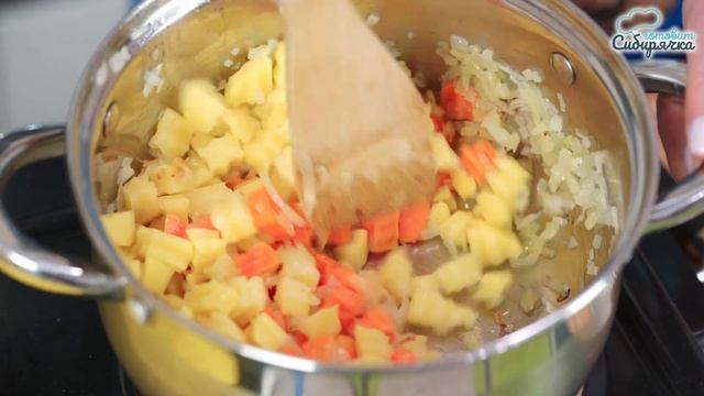 Недорогой, ароматный, безумно вкусный обед: любимы рецепт грибного супа! смотреть онлайн