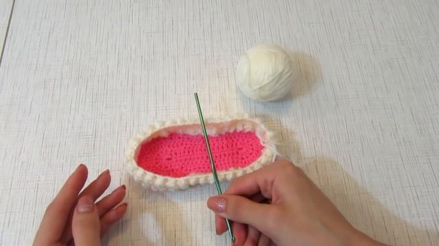 Тапки крючком.Пинетки крючком .Пинетки барашки крючком 1ч смотреть онлайн