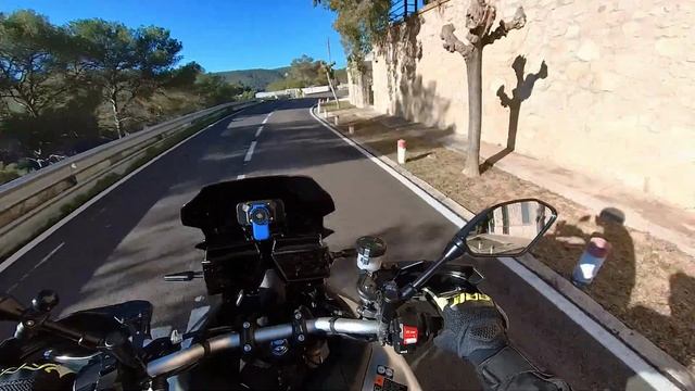 PANTANO de FOIX en MOTO | TRACER 9 GT | RAW SOUND смотреть онлайн