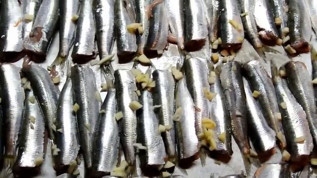 ΨΑΡΙ ΣΑΡΔΕΛΑ РЫБА САРДЕЛА ВКУСНО БЫСТРО ПОЛЕЗНО смотреть онлайн