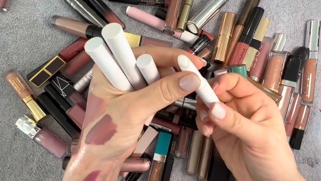 LIPSTICK DECLUTTER || Swatching all my lip products // How many is too many? смотреть онлайн