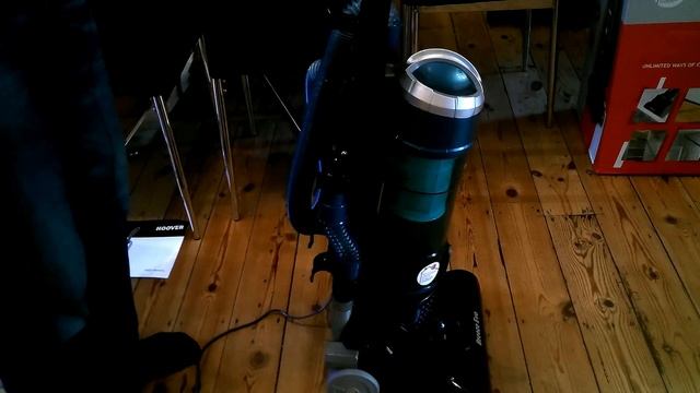 Reviewing The Hoover Breeze Evo Bagless Upright Vacuum Cleaner | Review & Demonstration