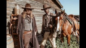 Old Town Road, в левом наушнике на английском, в правом на русском