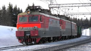 ВЛ11М-214/375 Б с грузовым поездом следует через о.п. Глухарь