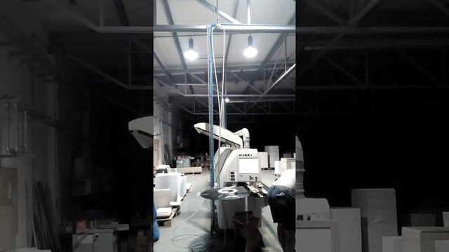 Польша,работа на мебельной фабрике в ночную смену.