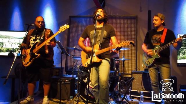 LaBatooth interpreta "Green River" do Creedence Clearwater Revival смотреть онлайн