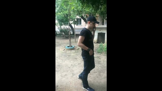 Профессиональная разделка рыбы просто кухонной ложкой.