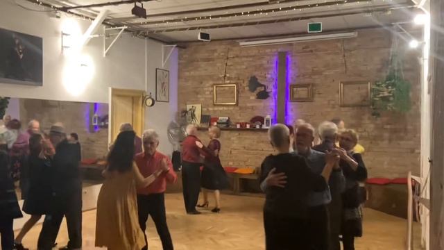 Tangó&Zserbó Vals смотреть онлайн