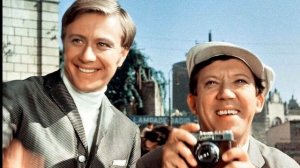 "ДАЛЁКО, ДАЛЁКО ЗА МОРЕМ!"... (Песню из к/ф "Золотой ключик" спел Анатолий Орфёнов)