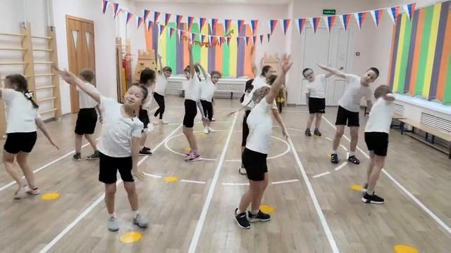 19.02.2021.Музыкально-спортивный флешмоб попурри к 23 февраля!! Подготовит гр. Д/С "Островок". смотреть онлайн