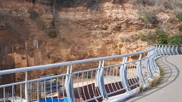 Одесса 4 октября 2022. Жилой дом висит над ОБРЫВОМ! Под ним идёт стройка! Так можно!? смотреть онлайн