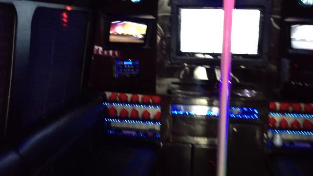 40 PASSENGER PARTY BUS- AAGETAWAYCOACHES 877-952-6224 смотреть онлайн