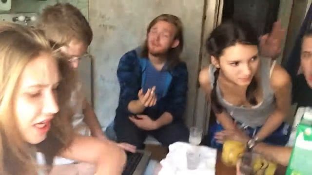 Как проходят посиделки в Подольске на хате 34 смотреть онлайн