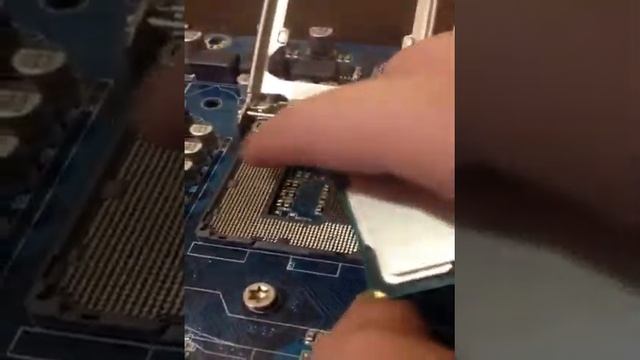 Как вставить процессор в материнскую плату ГАЙД смотреть онлайн