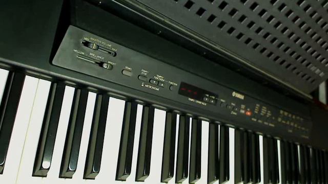 YAMAHA P-80 electronic piano (DEMO songs) part 1 смотреть онлайн