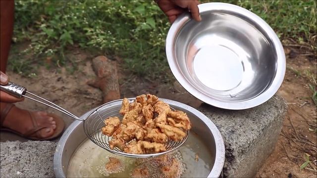 RESTAURANT CHILLI CHIKEN | Spcy Indian Recipe | Village Food Channel смотреть онлайн
