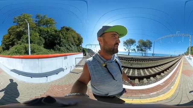 Лазаревское информация сколько людей на пляже, температура моря 14 октября. 360VR смотреть онлайн