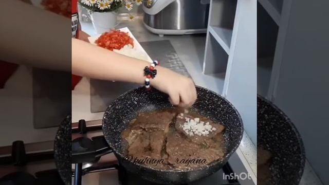 Быстрый ужин.Мясо по французски на сковороде! #быстрыйужин #мясопофранцузски #отбивная #shorts