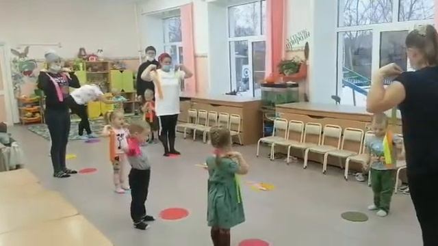 Утренняя гимнастика с родителями.Группа "Почемучки" смотреть онлайн